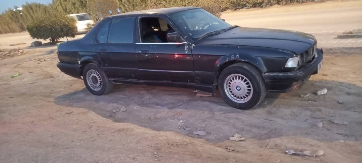 السلام عليكم بي ام 735رقم ديالى مشروع وطني شرط تحويل كير عادي مكينه وكير قبل شهر شادينهن شرط المكينة والكير حداديه خير من الله ترايك للبصره بيها نقوصات بسيطه سعرها 28 وبيها مجال عنواني بابل جبله رقمي (***********)
