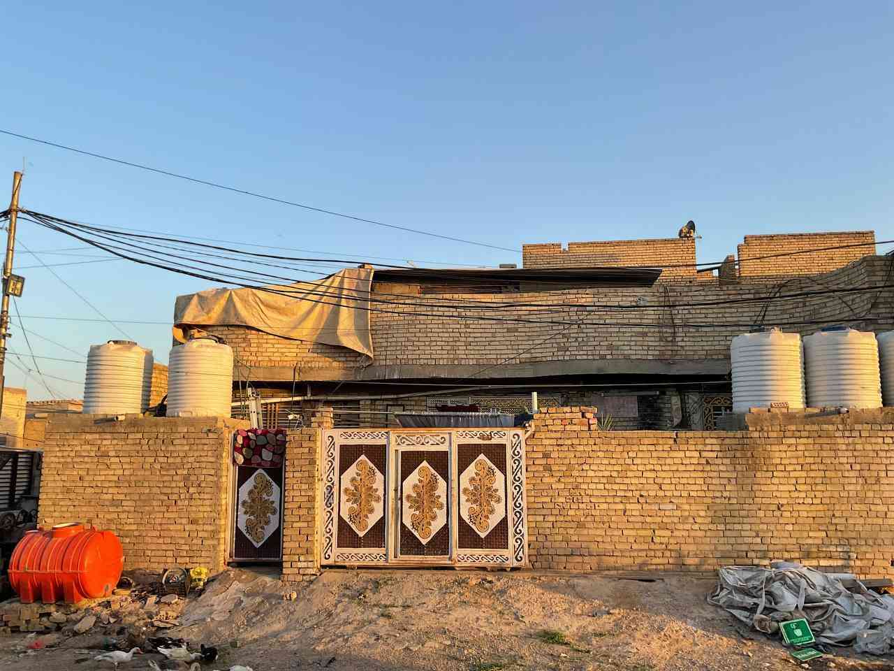 سلام عليكم بيت للبيع مساحه 300 متر ركن طابوو صرف مكانه بالطليبات اخير النهروان قريب عل شارع العام البيت بي صاله جبيرة واستقبال جبيرة ومعزوله عن البيت حتئ صحياتها وحدها وغرف 3 ومطبخ حار وبارد بيت چبير خير من الله مال عائله چبيرة للاستفسار اكثر اتصال عل هذا الرقم *********** ابو علي
