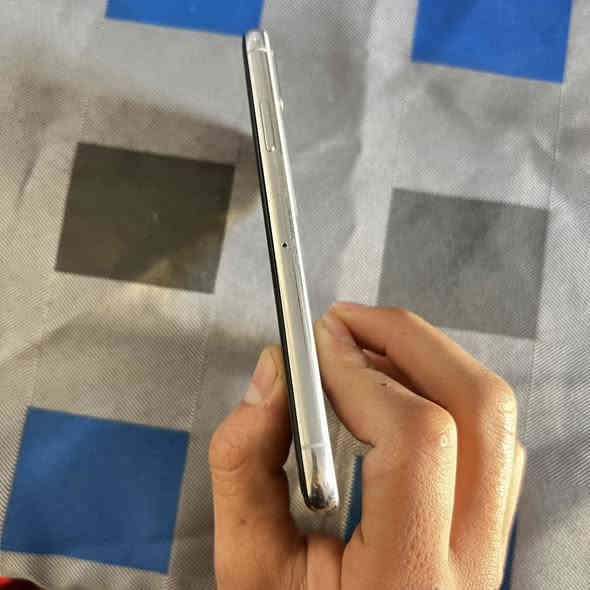 السلام عليكم ايفون اكس للبيع الجهاز بلادي شرط فقط البطاريه مرفوعه نسبة البطارية الاطليه 84  ومرفوعه لل100 الجهاز شرط سماعات ومايكات وكلشي بلاد وبالشرط 
الاتصال 
***********
