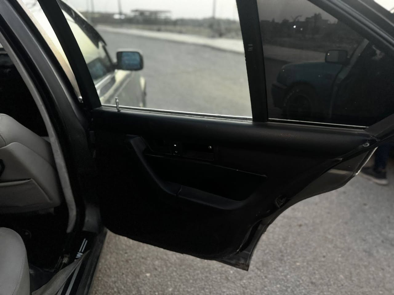 bmw موديل 1991 525 مسكر عدل 
سياره باسمي رقم دولي 
صبغ حزام بيه طخه بجاملغ اليمنه
كت كامل m سياره كلش نضيفه ومابيها نقص
سنتر لوك .سستم صوت .فتحه . كير. محرك حداديه  كله جديد 
سعرها 65مكاني كربلاء 
***********
