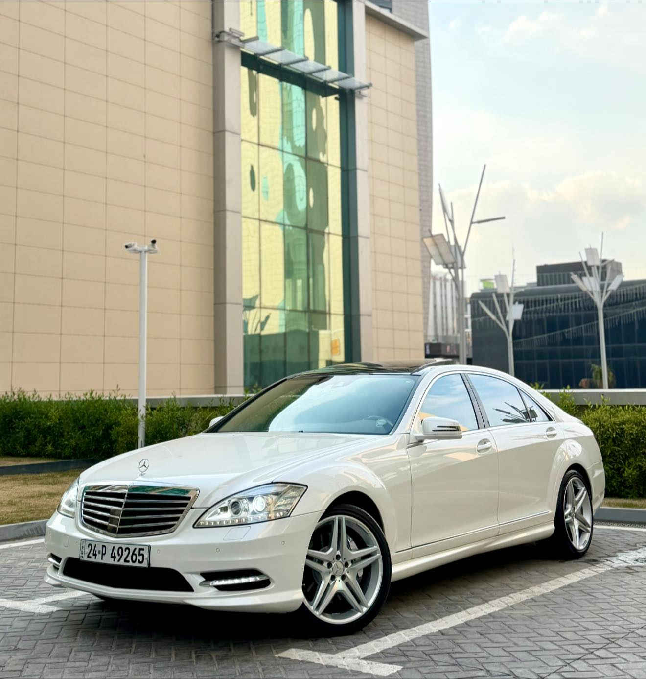 ‏‎السلام عليكم ... للبيع🖤سياره زيرووو📦
135كم الف ماشى حقيقى🧿 
‏‎‏ Mercedes Benz 2012 AMG VIP S500 
‏‎اخوان السيارة استلام شركة مارسيدس يعني و ✅كاله خليجي صفر ضمان دولي  سوجين 
‏‎مكفوله بي اي نقص كفالة عامه من دعاميه ✅لي دعاميه گير محرك كلش بشرت 
‏‎‏‎بدون صبغ بدون تعديل 
✅سيارة فول مواصفات -8سلندر
‏‎✅موديل: 2012
‏‎ماشيه : 135كم الف حقيقي بشرط كومبيوتر
داخل لون كريمى 
‏‎کشنات جلد
‏‎كشنات خلفي امامي كهرباء وتدفئه وتبريد
‏‎كشنات مساج - ثلاجه-ديفيدى-
كشنات ٤ ميموري-بانوراما-‎ناظور ليلى
‏‎٦ سيدي جنجر-‏‎ريموت كونترول داخلي
‏‎نظام اناره عالي ناصي ولاياتات تصعد وتنزل ويمين ويسار حسب اتجاه السياره وحركتها اوتوماتيك-‏‎حساس مطر اوتو-‏‎تحكم ستيرن
‏‎٥ بردات كهرباء-‏‎صندوق شفط
‏‎تبريد قطعتين ويه التكم-‏‎لايتات زينون اوتو
‏‎دبلات تصعد و تنزل
‏‎٣ انظمه سياقه سبورت وعادي وكستم
‏‎نظام دخول وخروج السايق من المقعد الامام
‏‎تجوات كهرباء-‏‎مري شفط
‏‎سماعات هارمان كاردون 
‏‎حساس اماي خلفي-‏‎كاميرا خلفي -‏‎١٤ ايرباك
‏‎باب شفت-‏‎٤ أبواب بصمه -‏‎تشغيل بصمه
‏‎تحكم بالبانوراما والأبواب والبردات من خارج السياره
‏‎اناره ٣ الوان
‏ رقم و سنويه جديد بي اسمي
‏‎‏‎شرت تحويل 
‏‎‏‎مكان السياره اربيل
السعر: 288 ورقه بيا مجال 
‏‎‏‎تلفون 📞 
‏‎‏‎ ***********
‏‎‏‎ ***********
