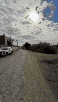 السلام عليــكم
دار للبــيـــع
زراعــي سنــد25
المسـاحــــــه 220م
العنوان 🌏/حله ورديه خارج خلف معمل ابو كيره ع التبليط الفرعي مباشر وركن ع شارعين
محتويات الدار⛺️/3غرف نوم واستقبال ومطبخ وهول ومجمع صحيات داخليه وخارجيه وكراج سياره وحديقه
بيـــع مستعـجــل وبسـعــر جدااا مناســب🌹

الـــاــاـ ســتــفــســار اكـــثــــر زيـــارة مكـــــتب القـــــــلعـــة 
المـــكـــان حـــلـه ورديـــــه خــــارج قـــبــل مــجــمــع
الــوُرديــــه الطــبـــي…
مكـــــتب القـــــــلعـــة 
مـــريـــح و مــــضمــون ——
 ***********  ريـــاض الــبــكـري
‏‭0781 448 2411‬  قـــاســـم الــبــكــري
