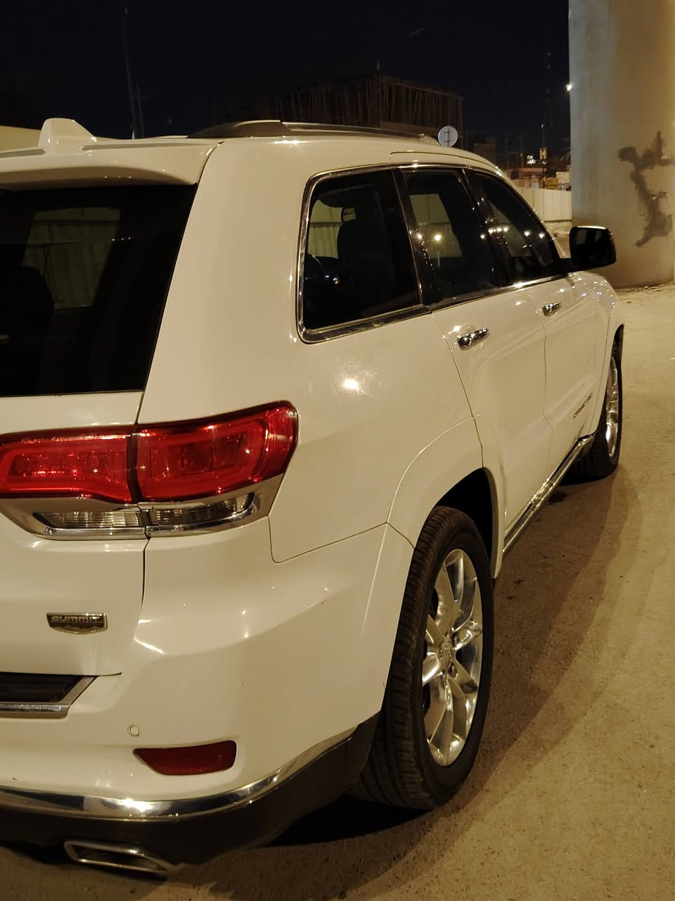 السلام عليكم
جيب سومت موديل 2014
السونار بالمنشور
رقم بغداد بأسمي
مكاني بابل مركزالمدينه
السياره نصبته كلش حلوه وماناقصها كلشي 

كراسي كهرباء 
كراسي خلفيه تدفئه
كراسي اماميات تدفئه تبريد 
كامره خلفيه دواره معه الستيرن  
كشنات جلد 
محرك سته اسلندر 3600
جنطه كهرباء  
خمسه راكب
نضام منحدرات 
شاشه كبيره 
قياده ذاتيه 
كير 8 نمر طياره
مانع نزلاق
حساس مطر
 2قطع تبريد
كروز سرعه 
تبريد بيانو 
شاشه اعطال بل دشبول 
خزن وضعيات الكراسي 
منفذ طاقه 
جنطه كهرباء وذكيه عند القتراب تفتح 
لد امامي ترحيب 
بك لايت لد 
ستيران تحكم كهرباء 
اناره بل مري ترحيب 
تشغيل عن بعد
واتساب***********
الإتصال ***********
