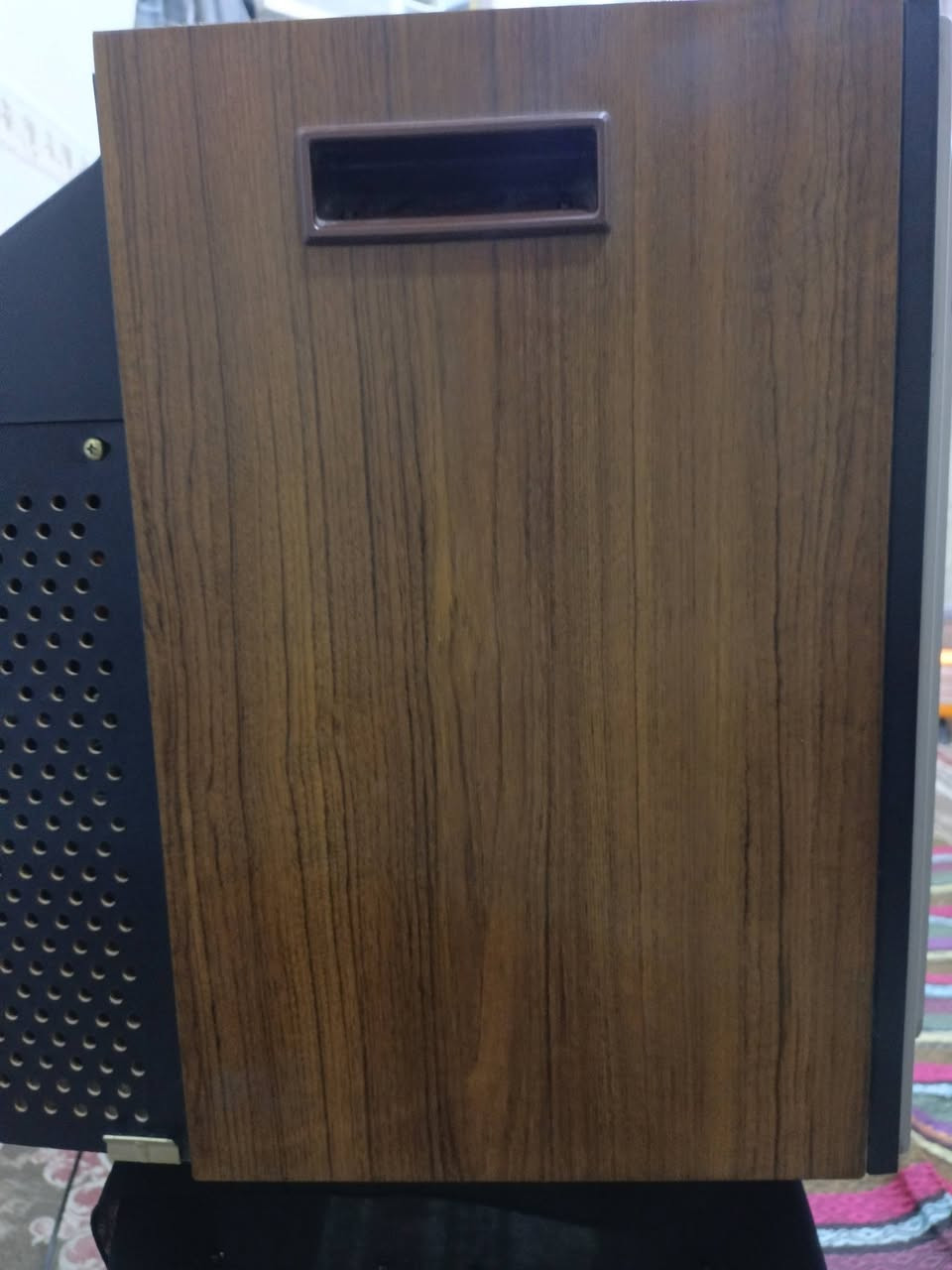 للبيع 
تلفزيون ملون ناشيونال 
 حجم (20 بوصه) إستيراد مؤسسه بدايه الثمانينات نظافه عاليه جدا مقارب للجديد شغال وبحاله ممتازه خالي من التصليح والعيوب نهائيا بلاد وضع شركه للاستفسار (***********) متواجد واتساب ماسنجر. يوجد توصيل 
((السعر مراسله الصفحه))
