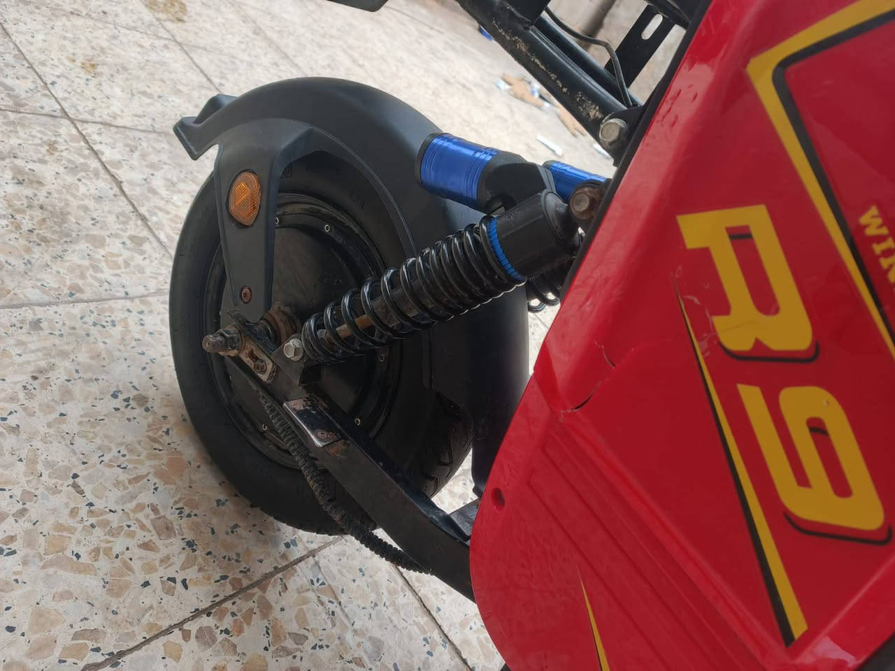 سلام عليكم دراجه شحن للبيع نضيفه مديل 25 بطارياته جديده بطاريات 32 امبير جدد شرط الفحص    الدراجه كله شغاله السعر 325مكاني بصره الطويسه قرب فلكت العروسه
