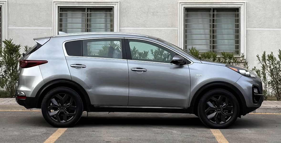 السلام عليكم اخوان
كيا سبورتج  2021
محرك 2400 
كير اوتو
ماشيه 57 
المواصفات

تحكمات ستيرن
شاشه كبيره
كامره دواره
رادار جانبي
مري شفط
حساسات خلفي
كشنات جلد
تدفئه كشنات 
مود درايف ( Eco/ sport/normal)
تحديد مسار
فور ويل
ويل كب 20
منضومه زينون Led

((والسياره بشرط ولا كلوب بلشبول مشتغل))

اخوان السياره بيه قطعتين صبغ ( جاملغ+ باب)
(السعر 158 وبيه مجال )
رقم بغداد بأسمي سنويه وهزه ورقم جديد
مكان السياره المنصور او الغزاليه 
للاستفسار ( ***********) واتساب
