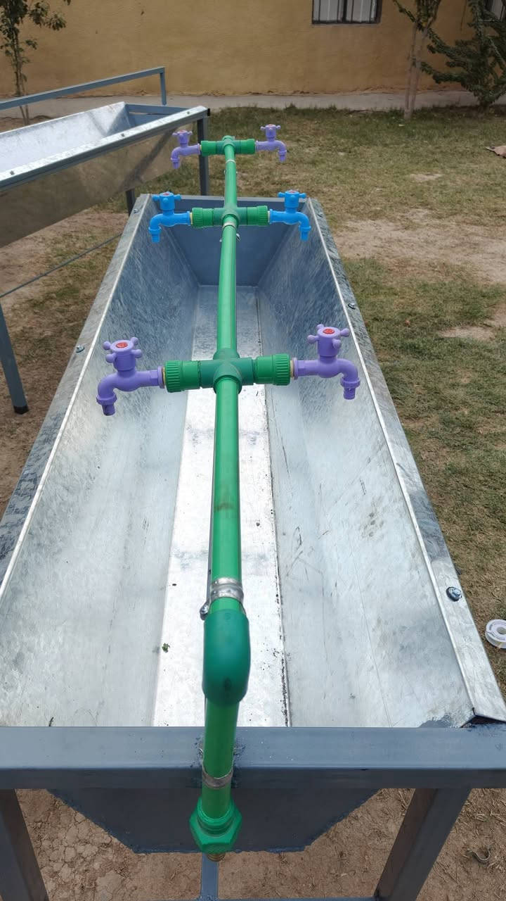 سلام عليكم يتوفر
كراسي عدد 300
ميز عدد 50
ماصه عدد130
صياني عدد 150
مغاسل عدد 2
السعر4 مليون و 200 
مستخدم شهر فقط ***********
مكاني. حله ابي غرق
