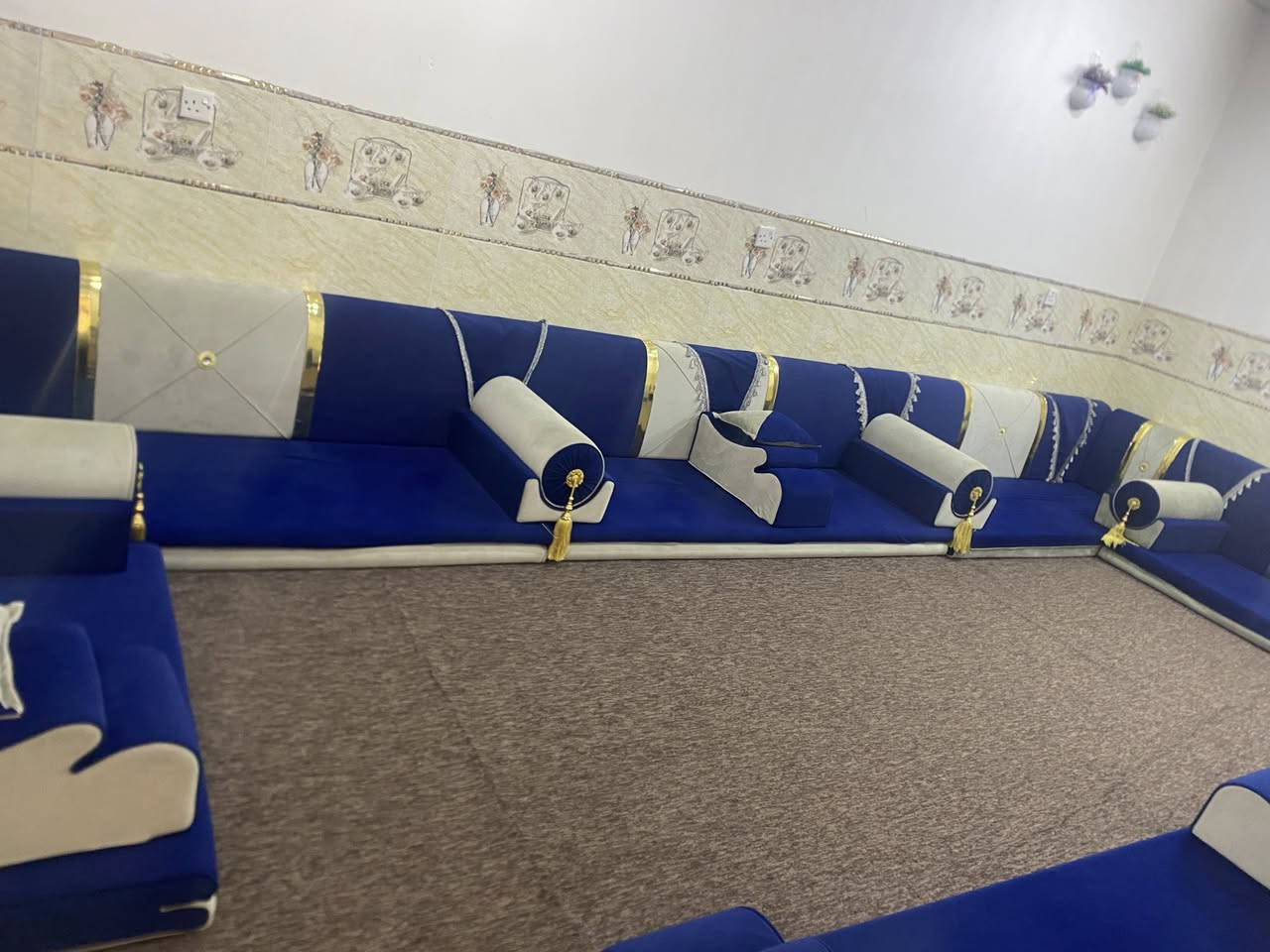 مجلس عربي للبيع3/5جديد  للتواصل واتس ***********
