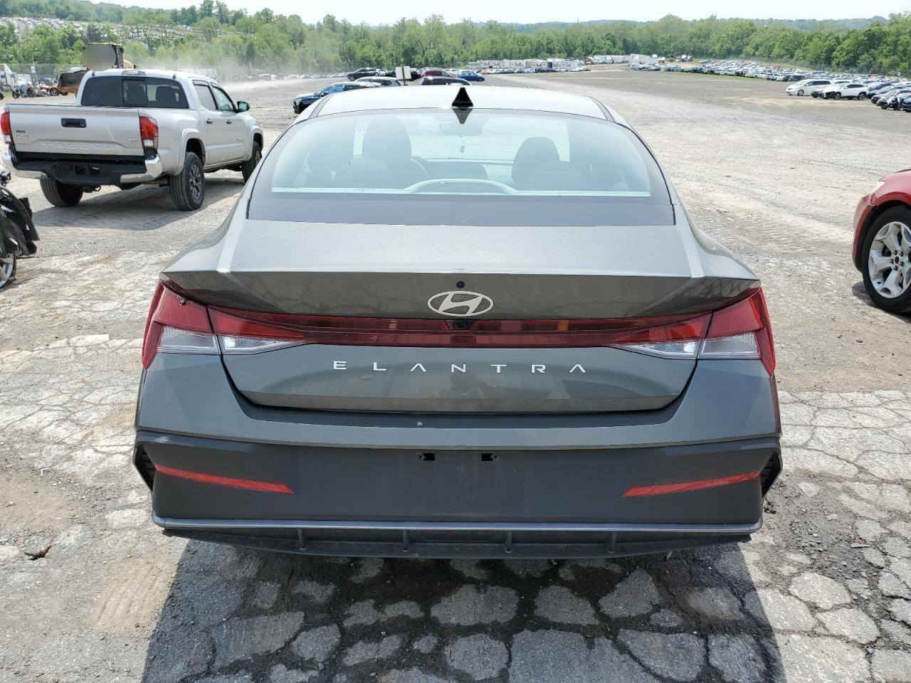 السلام عليكم النتره مديل 2024 فول الفول عده الفتحه 
تحكمات ستيرن جهتين 
ردارات 
نقط عمياء 
مانع تصادم 
مانع نزلاق 
بصمه تشغيل 
بصمع ابواب فول مواصفات السياره حلوه محرركه 2000 دوش اناره داخليه السياره 
 السعر  145 و بيه مجال 
مكان السياره ديوانيه  
رقم ... ***********
حادث السياره موجود ويه الصور حادثه بسيط جاملغ و بنيد ربع بنيد نفسيته ما مبدل ضربته ما عابره لا للشاصي ولا براكيت حلو السياره و جاهزه
