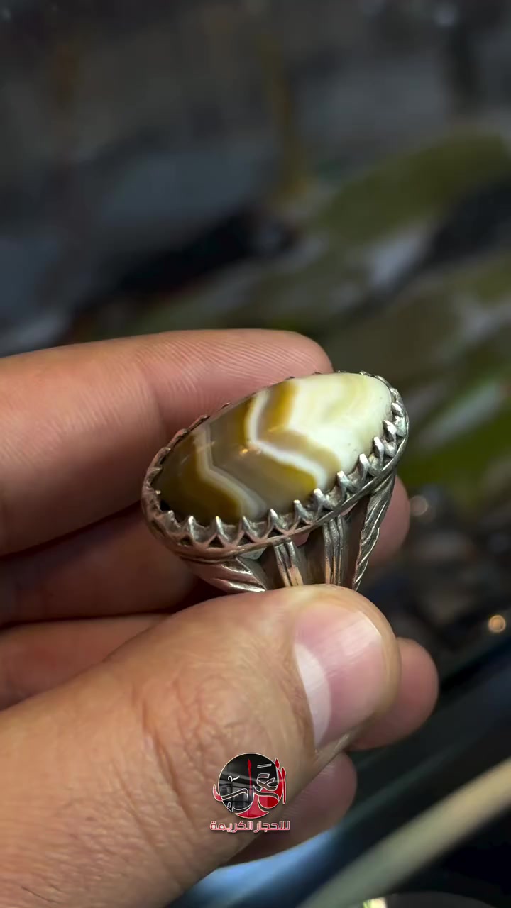 جزع يماني خرزة كاملة جدا قديمة صياغة طيارية ثقيلة مقاس"26" ***********
