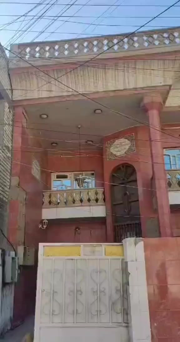 يتوفر لدينا دار للبيع مساحه ١٥٠الواجهه ٧ونص والنزال ٢٠يحتوي على ٤غرف نوم ومطبخ وأستقبال  وخدمات وسطح العنوان الشعب بظهر  مدرسة صلاح الدين قرب موكب ابوحيدر للاستفسار *********** مكتب ديمه للعقار
