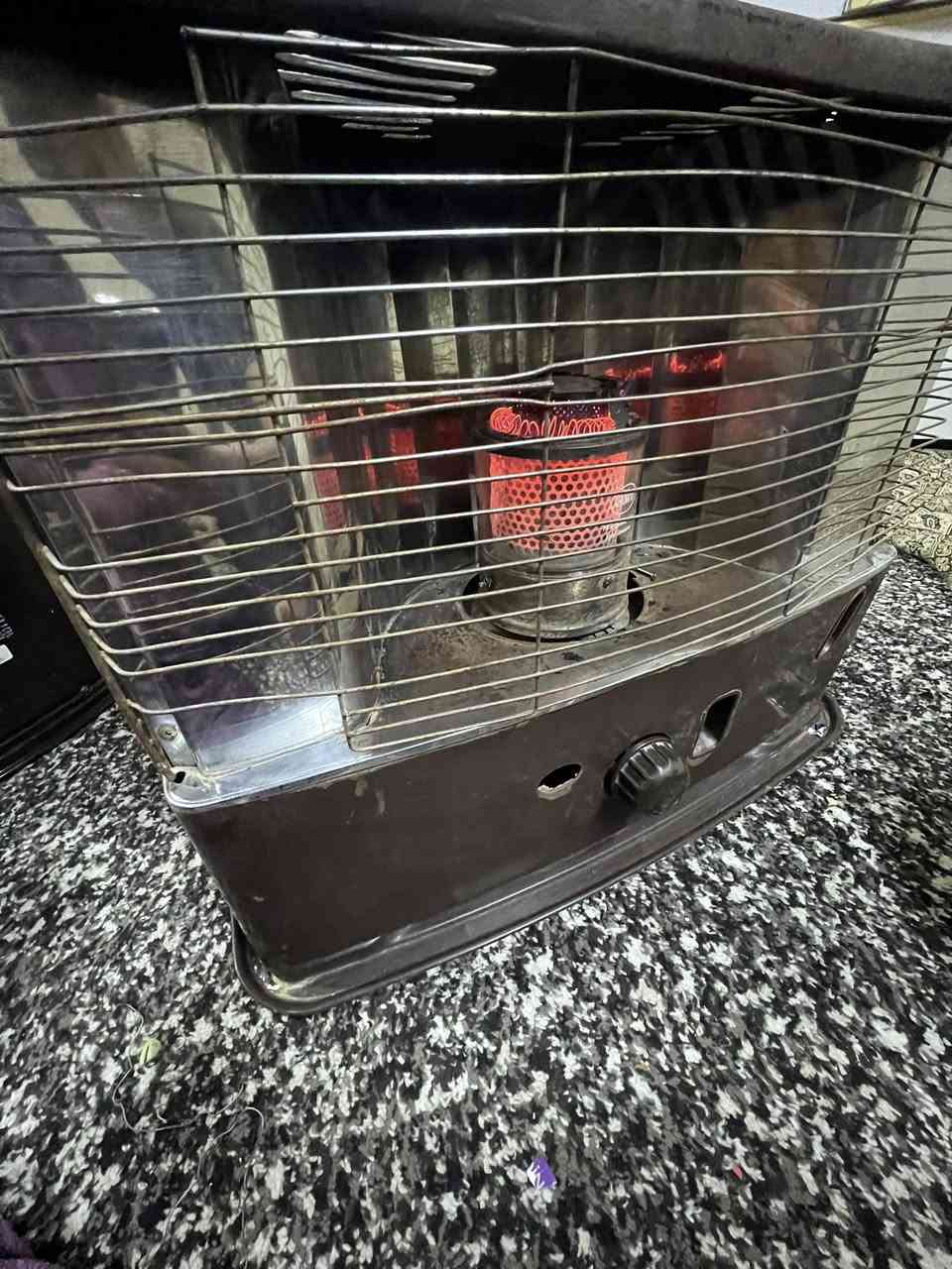 صوبه البيع شرط اي عيب مابيه. سعره 50وبيه مجال
***********
