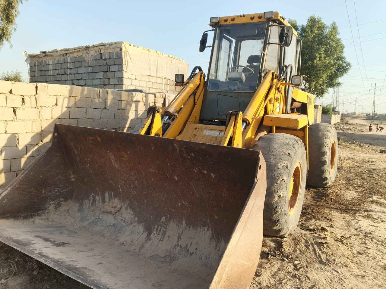 سلام عليكم شفل البيع حجم 70 كير مكينه مكفوله تجفيت جديد جب مامفتوح يابني سمه جي سي  بي موديل 91 رقمه واسط سعر 80 وبيه مجال رقم ***********
