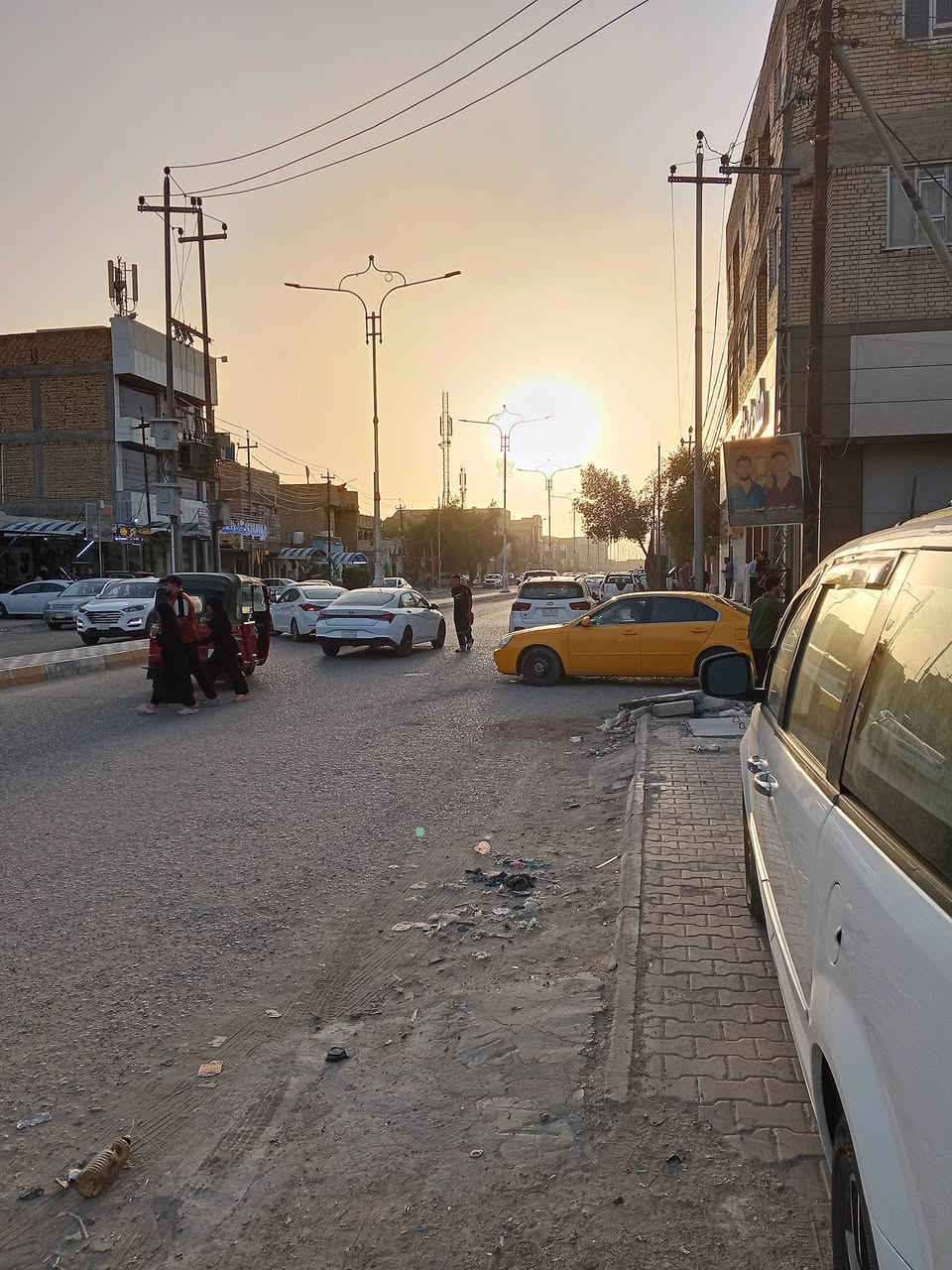 السلام عليك محل للبيع
كامل من جميع النواحي بيه غراض يوماها 

وايراني 

وستوته 

وغراض تفصيخ 

محل بيه شغل خير من الله سبب لبيع لاسباب صحيه موقع لمحل صالحيه قرب مرطبات جنه الحسين

***********
