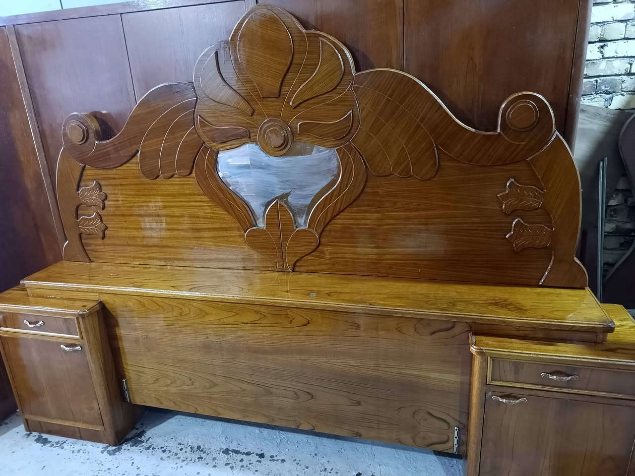 غرفه سته أبواب طابقين تسكام للبيع بابل شارع ٨٠
***********
