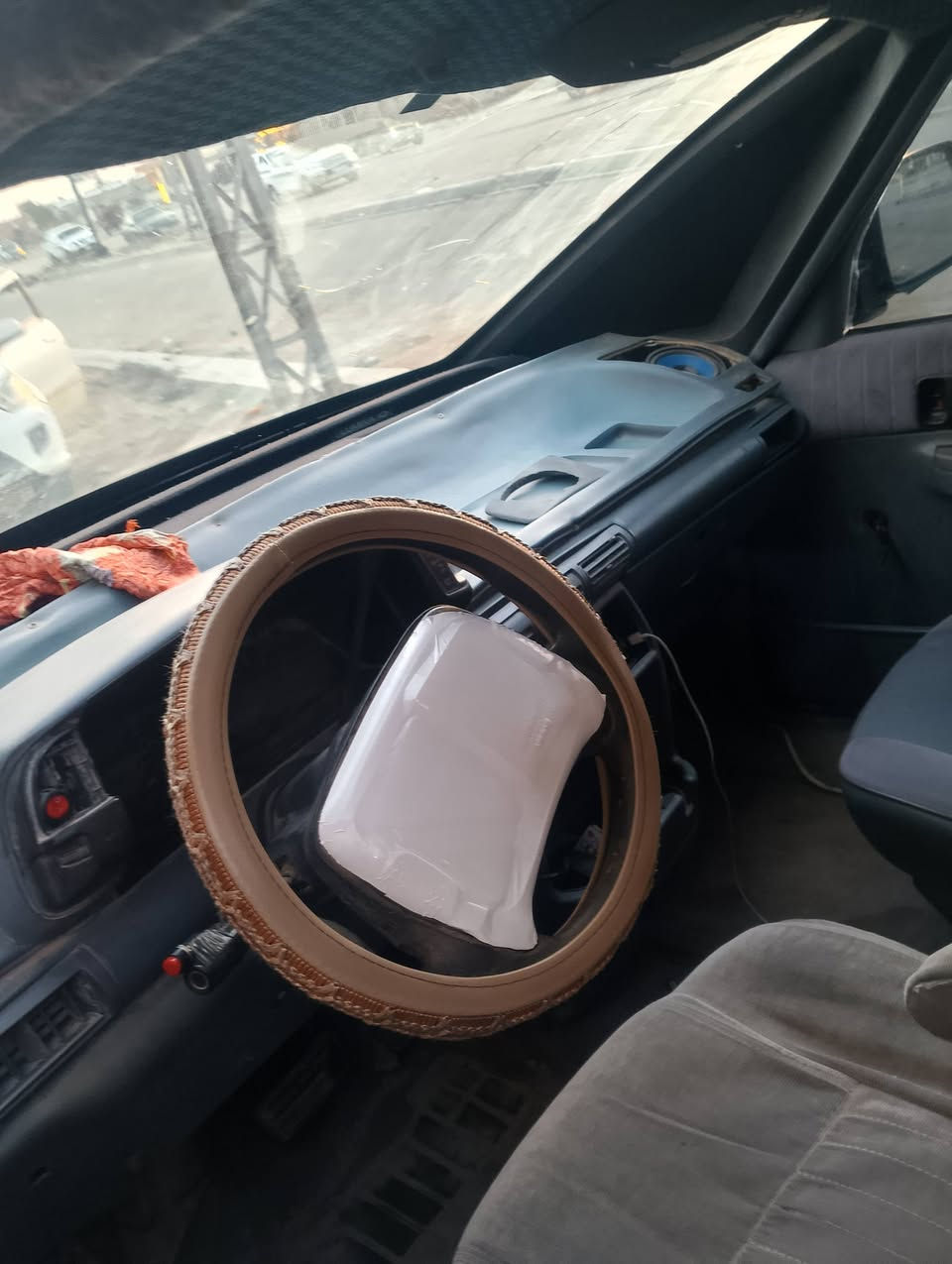 سلام عليكم فورت لومينا سيارة حلوة 7راكب محرك كامري ابو جف ماكو صرف بانزين بس بيها دخان قليل جاهزة كهربيات تخم تاير بدي نضيف كلش دواخل حلوة نضيفه البيع او مراوس سعر 27ورقه وبيها مجال الطيبين سيارة حاز ثالث يعني بدون راعي رقم انبار سنويه كارتونيه كل حاز ثالث تجي سنويه كارتونيه مال بيت سيارة وجاهزة من كلشي او مراوس شنو عندك تعال خاص او وتساب *********** عنوان بصرة المدينه
