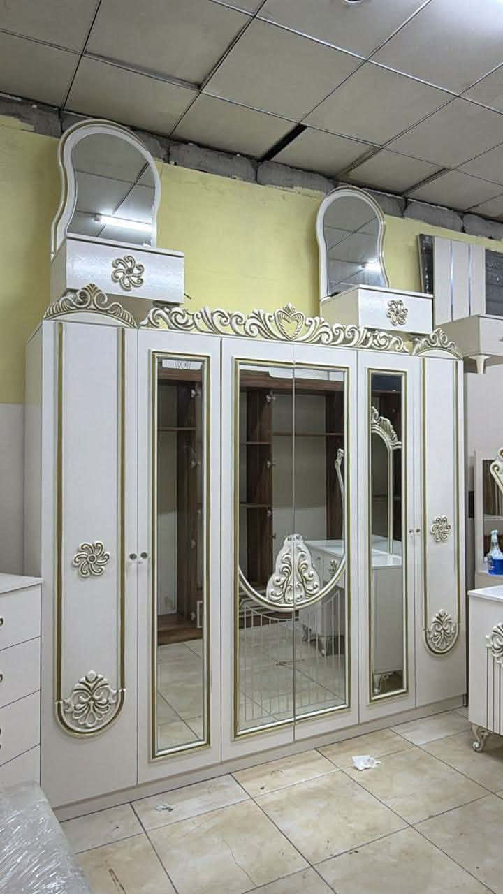 غرفة نوم تركية سبع قطع استعمال قليل نظافة فول 
يتوفر نقل وشد مجانا داخل اربيل


**إذا كنت صاحب هذا الإعلان وتريد حذفه لأي سبب، رجاءا أرسل رسالة إلى الدعم الفني**