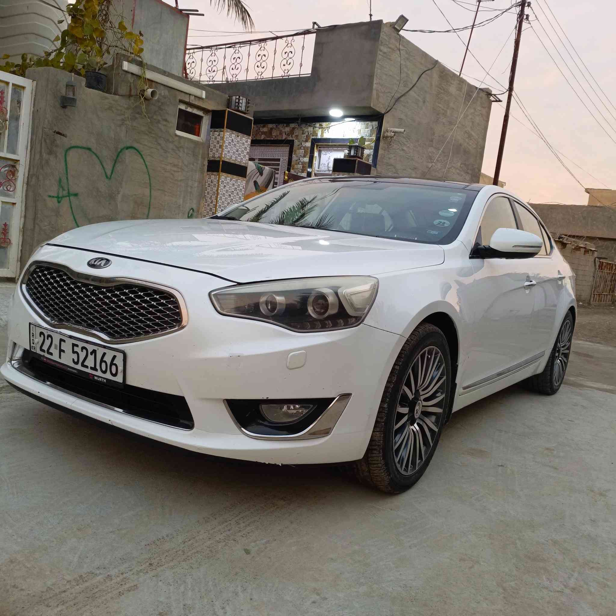 سلام عليكم
كيا كادنزة 15 خليجي فول الاخير بسمي 
سعرها 145 بيها مجال قليل 
***********
