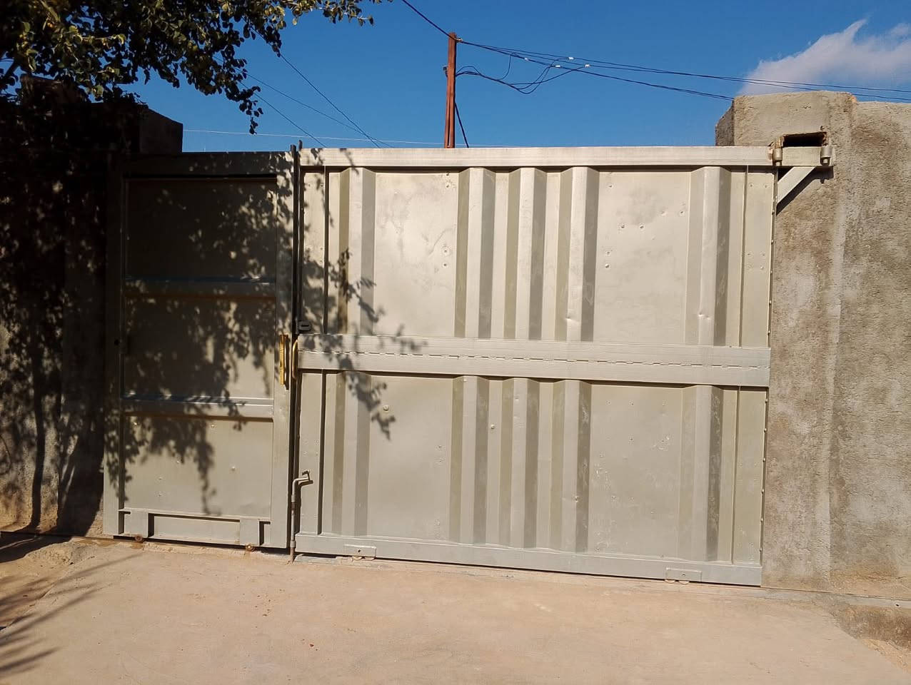 سلام عليكم متوفر باب للبيع  للتواصل ‭0780 949 9704‬  (الارتفاع 230 ) (العرض مال باب 370)
