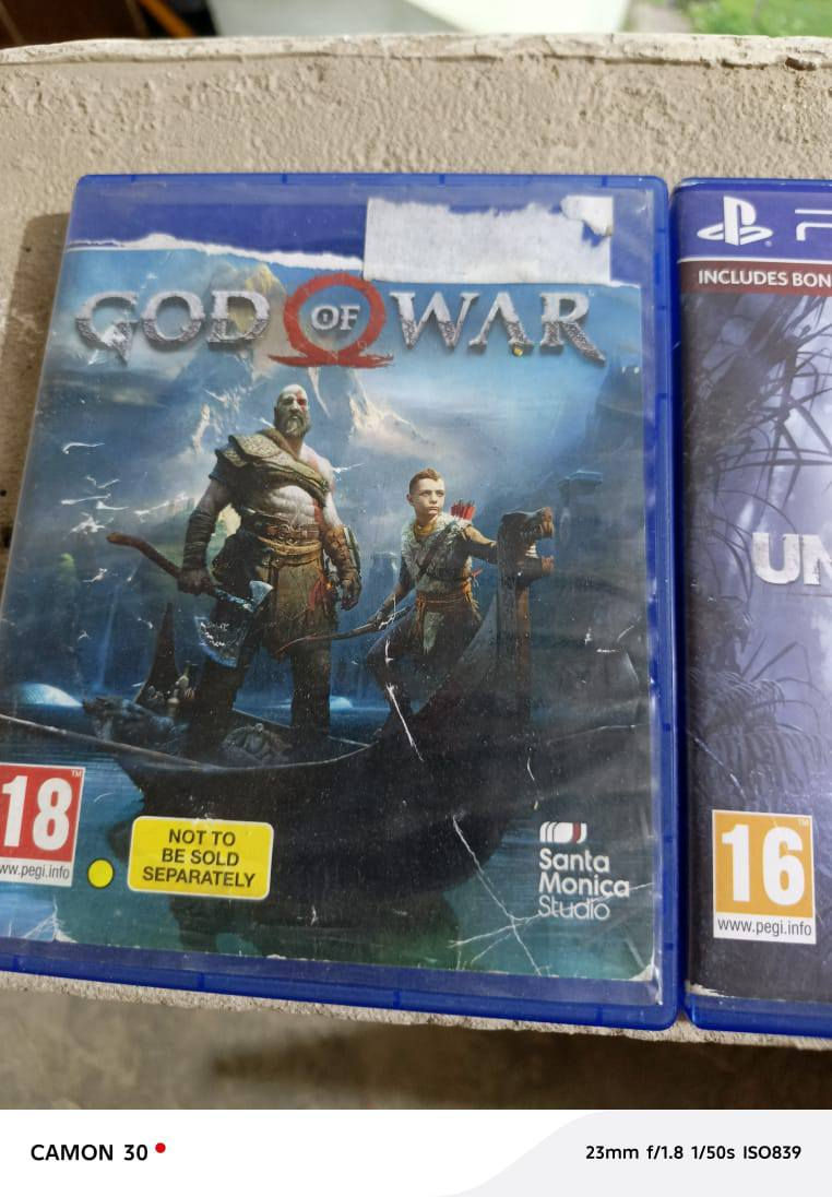 السلام عليكم بلي ستيشن 4 أون لاين لك ستيكر جهاز كامل ملحقات نص تيره جهاز ويا ست أقراص  ويا ليدتين ويا كيبل اجدي زائدن ويا شاشه من شركت لينوفو فول اجدي السعر خاص أو ***********
