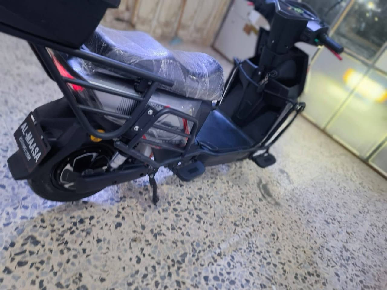 سلام عليكم خوان دراجه للبيع نضيفه موديل 2025ما ناقصه شي بطاريات  نضيفه  متواجد ع فيس وهاذ رقم جهاز ***********
