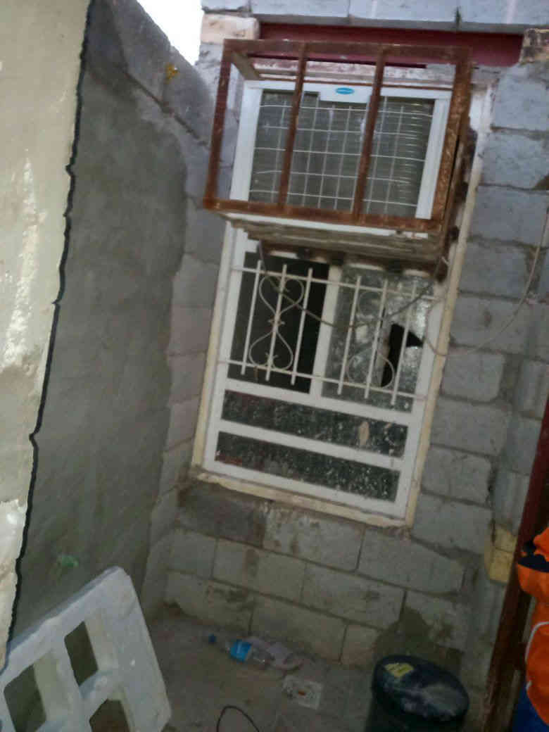 بيت للبيع ... 33 وبيه مجال 
في حي الامين شارع المصطفى مساحه 125 متر يحتوي على غرفه النوم 5*4 فقط لبخ وصاله 6*4 ومطبخ 4*3 بعده ماملبوخ صحيات داخليه وخارجيه
للتواصل ***********
