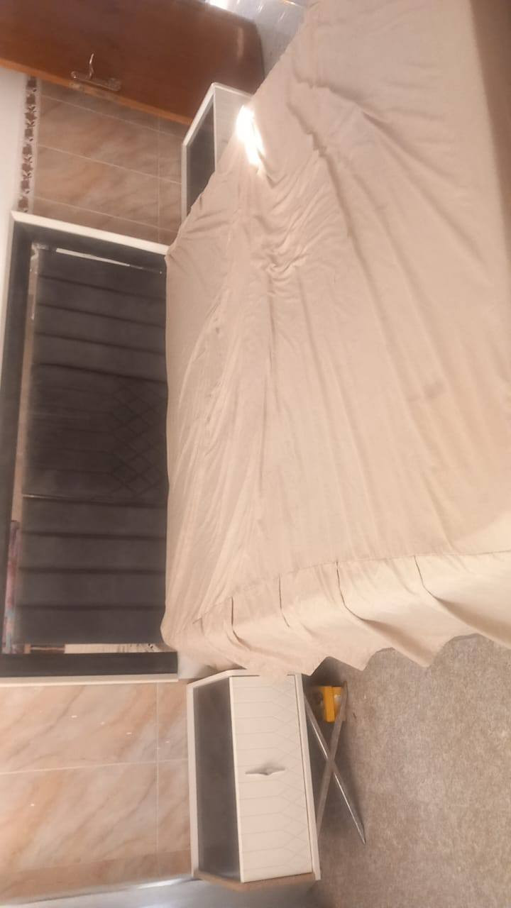 السلام عليكم غرفة نوم تركية للبيع نضيفة جدا استعمال قليل السعر 850 الف مكان بغداد الدورة موبايل *********** يوجد وات ساب
