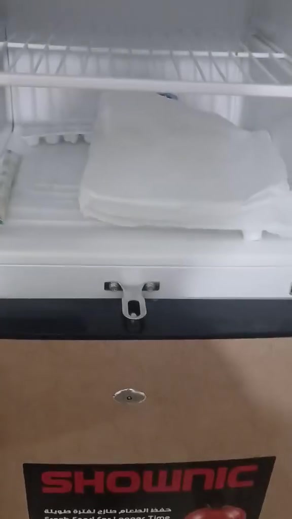 للبيع ثلاجة جديده حجم وسط سعرها ٢٧٥ بيها مجال مكانها بغداد الجديده للتواصل *********** واتساب

