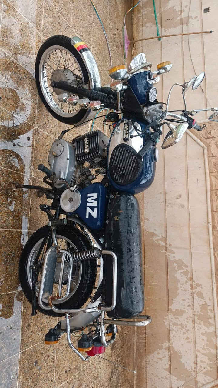 السلام عليكم اخواني دراجه للبيع بدون سنويه سعرها 750 بيها مجال بسيط مكلف بنشر هذا رقم راعيها *********** عنوان ديالى خانقين تحياتي للجميع 🌹
