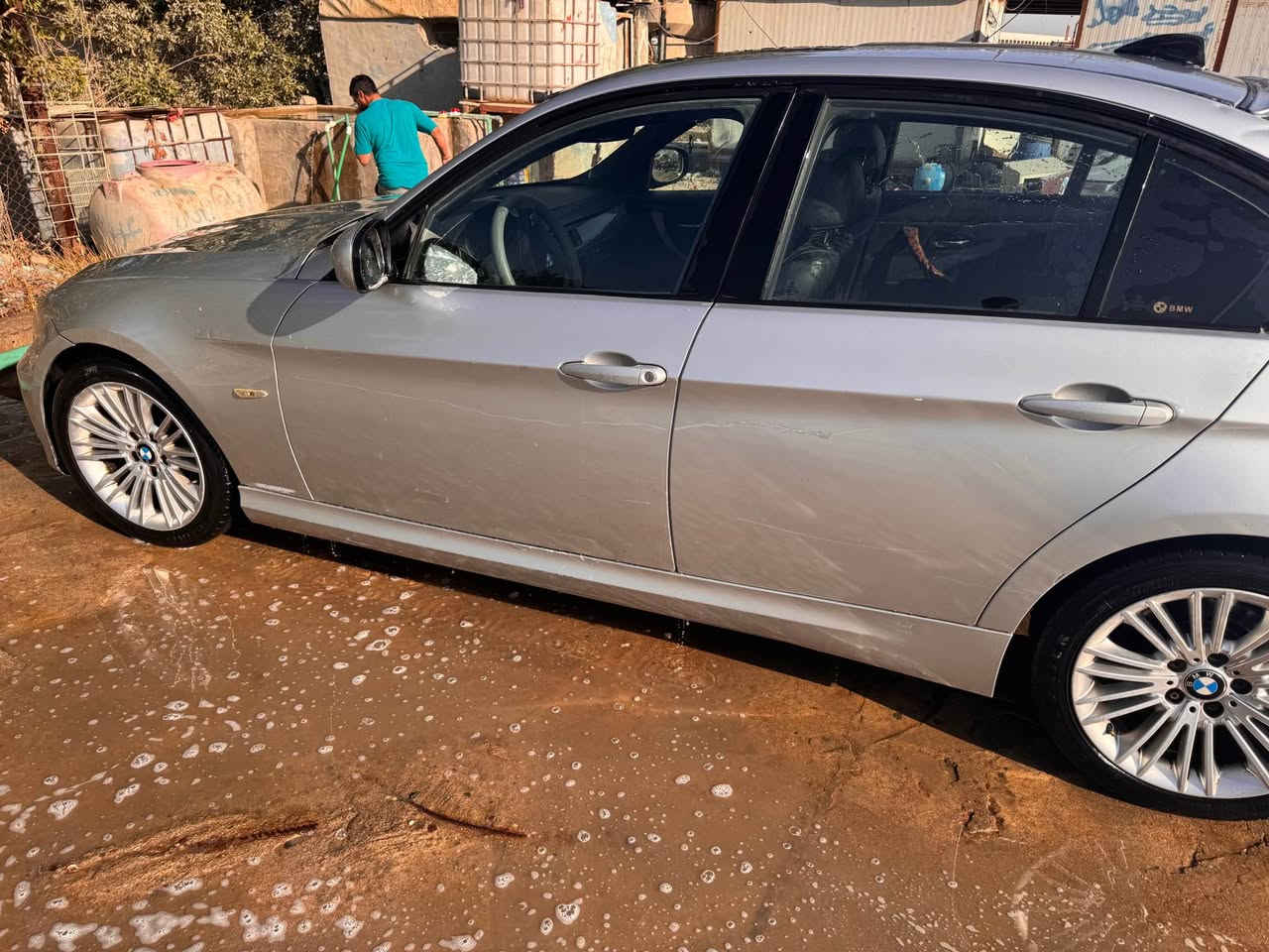 للبيع اومراوس E90 
2009 محدثة 2011 
‏V6 مسكر n52 
نوزل قصير 
فتحة سقف 
ماشية
كشن كهرابا تكمات فول مواصفات بصمتين
وارد امريكي  ضربتها جاملغ السائق لباقي كفاله من صبق وضربه 
شادلها
تايرات اثنين
واتربم
راديتر
فيتبم ومصفى
هيدلايت الامامي جديد

فالفوترونيك
تخم بلكات
تخم مجاول
اكسل
مشط ستيرن
دبة ماي
ولف حماوة
جاينات الماي كلها بدلتها
دسكات
حساسات ABS
ضاغطة قايش
باتري جديد
لايت زنون
لاجكتور زنون
سعر 77بيع مستعجل شراي يتصل
***********بصره كرمة علي البصرة, العراق
