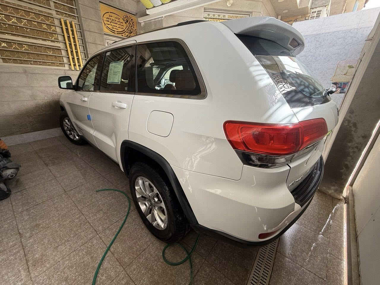 السلام  عليكم
للبيع فقط 
جيب لاريدو

ماشيه 132mi

موديل 2014 وارد خليجي 
السياره رقم بغداد انكليزي  (11)
السياره مكفوله عدا بارد بل باب الامامي جهة العبري
السياره جاهزه مكينه وكير وحداديه 100/100
المواصفات فتحه سقف /كشنات حضن جلد مختم بعلامة  jeep / 7راكب 
السعر اتصل وتدلل
المكان/الديوانيه 
للاتصال ***********
