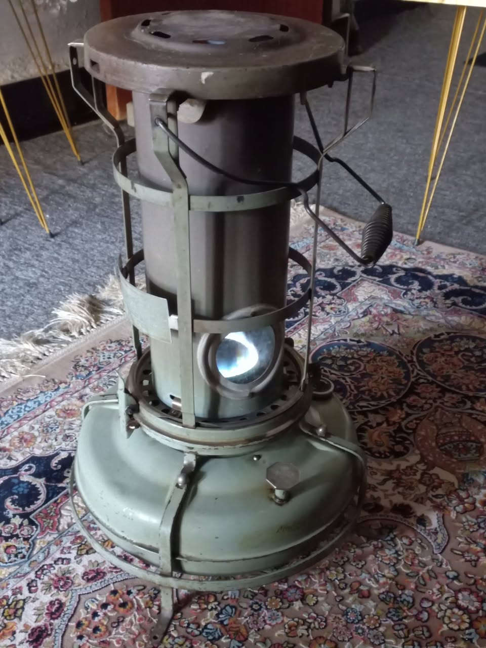 صوبه علاء الدين انكليزي انتيكه والعمر اكثر من 40 سنه شغاله في حاله جيده من دون غاز ولا دخان نار زرقاء  مستعمله للبيع في واسط/ الكوت/ حي الجهاد/ رقم الهاتف : ***********/ السعر في أول تعليق
