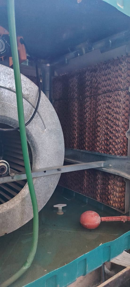 للبيع مثل مموضح بل صورة
مبردة جديدة للبيع سعر ١٧٥ 
 واماطور جديد ابو ضمان مكان ماعندي الهة 
جديدة ب ٢٥٠ وتعرفون بل اسعار ***********
