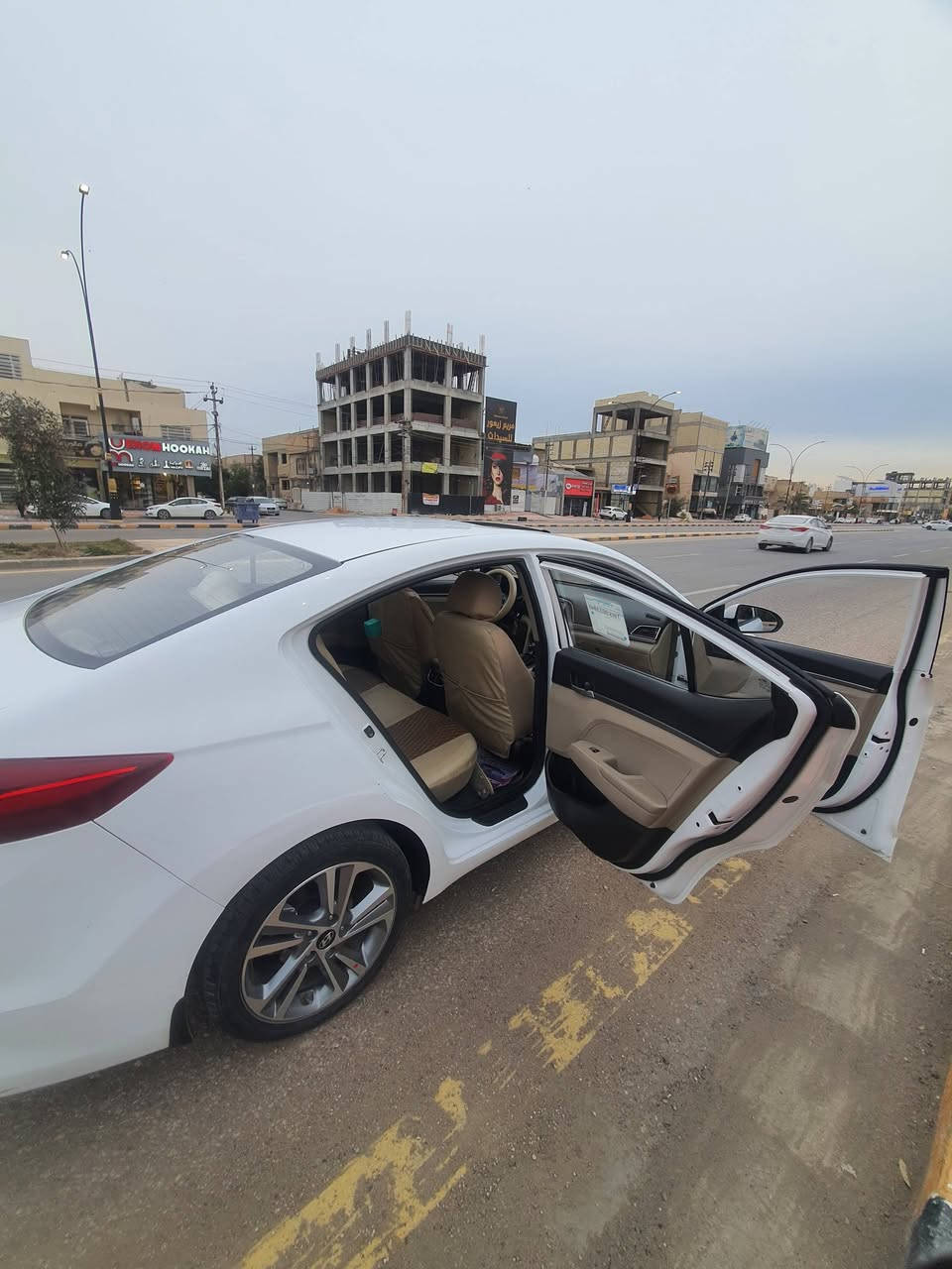 سيارة ألنترا  2018 خليجي
مكفولة من الضربة والصبغ فقط الدعامية الامامية بيها كسر و مصلحة.
رقم أربيل وكالة 
# المحرك: 2000 
# السعر : 145 💵
# الموقع  : النجف 
#المواصفات :
فتحة سقف 
2 بصمه تشغيل وصندوق 
كشنات بلادي ومغلفهن جلد 
قطعتين تبريد
تبريد ممتاز 
مري جانبية شفط 
فول تحكمات ستيرن
كروز مثبت سرعة
3 وضعيات قيادة
شاشه لمس 
كامرة خلفية
مرآة وسطية 
5 ويل كب كروم حجم 17 كروم
حساس خلفي بلادي 
لايت امامي  LED  بك لايت LED
يدات نيكل
4 دسك ونظام ABS
صندوق ذكي
ارضيات جلد 
ماشية 127,000 وقابل للزيادة


**إذا كنت صاحب هذا الإعلان وتريد حذفه لأي سبب، رجاءا أرسل رسالة إلى الدعم الفني**