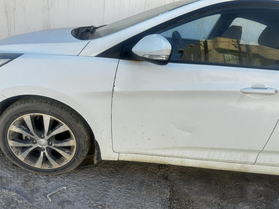 السلام عليكم 
اكسنت موديل ١٥ 
رقم بغداد ماشية ٩٣ كيلو
مكانها مركز الحلة 
محرك ١٦٠٠ 
فتحة سقف
السعر١١٣ و بيها مجال بسيط
***********
