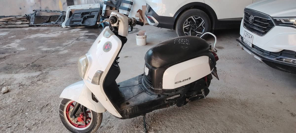 سلام عليكم ماكس بوليس 2008 سلف هندر كله شغاله لايت اشاير بك لايت وياله رياضيه كلج امامي رياضي بلاديه 49 بيه صوت فيلس بس مراوس شعندك نزل مكان ديالى هبهب السعر .***********   450 وبيه مجال
