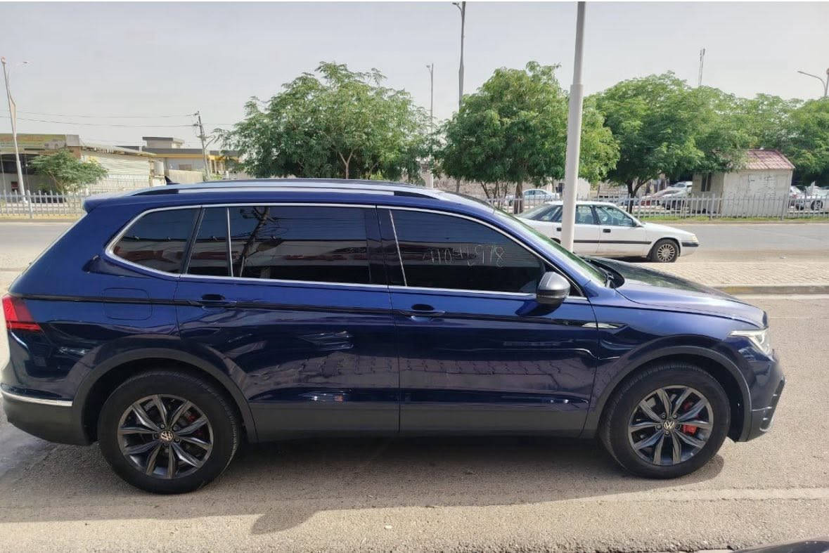 *تحية طيبة لجميع المتابعين *
للبيع تيكوان فول مواصفات 
VOLKSWAGEN TIGUAN SE
رقم الشاصي 3VV3B7AX3PM021218
مواصفات SE 
موديل 2023
العداد 17400
محرك 2000 اربع سلندر. 

مواصفات السيارة 
*دخول ذكي. 
*بصمة تشغيل * تشغيل عن بُعد. 
*رادار امامي و خلفي وجوانب. 
*نقطة عمياء وتحديد مسار. 
*حساسات أمامية وخلفية. 
*كشن سائق كهربائي. 
*السيارة سبع مقاعد.
*كشنات تدفئة.  
*كاميرا خلفية. وشاشة كبيرة. 
*اشاير بالمري وفول تحكم إستيرين. 
*تبريد امامي وخلفي. 
*كشنات جلد.  
ومواصفات اخرى كثيرة. 

الضرر 
چاملخ امامي سائق تجاري. 
تبديل بونيد تجاري. 
چاملخ امامي سكن صبغ. 
باب امامي سكن صبغ ومعجون. 
السقف چلح امامي. صندوق 30 سم بارد. 

صور الحادث وتقرير السونار مرفقة في الاعلان. 

السيارة كاتي تترقم شمال العراق 
اربيل *دهوك *سليمانية 

السيارة موجودة في محافظة كركوك للاستفسار اكثر عن السيارة والسعر يرجى الاتصال على الرقم ***********
