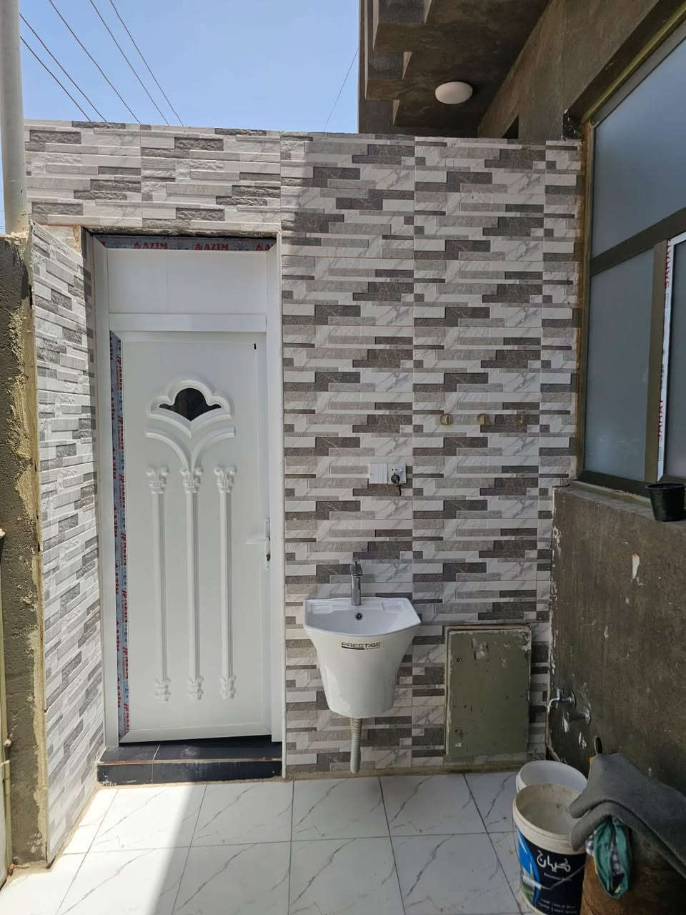 دار للبيع 🏠طابو صرف بناء 2025 حديث
المساحة 150 متر في منطقة حي العمال خلف محلات كريم خلف 
يتكون من غرفتين واستقبال وصالة ومطبخ وصحيات داخلية وخارجية 
مطلوب 50 مليون للإسكان 
 
لمعرفة السعر علق بكلمة تم 

عنوان المكتب📍حي الحسين شارع الأربع سايدات /مجاور مصرف الجنوب 

رقم المكتب📞 ***********
مكتب السيادة للعقارات
