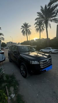 لاندكروزر GXR • ٢٠٢٣ • ٤٠٠٠٠ كم