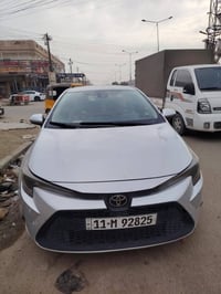 كورلا موديل ٢٠٢٠ وارد أمريكي حادثها فقط بنيد وبيها خدوش بصيطه باب وجام...