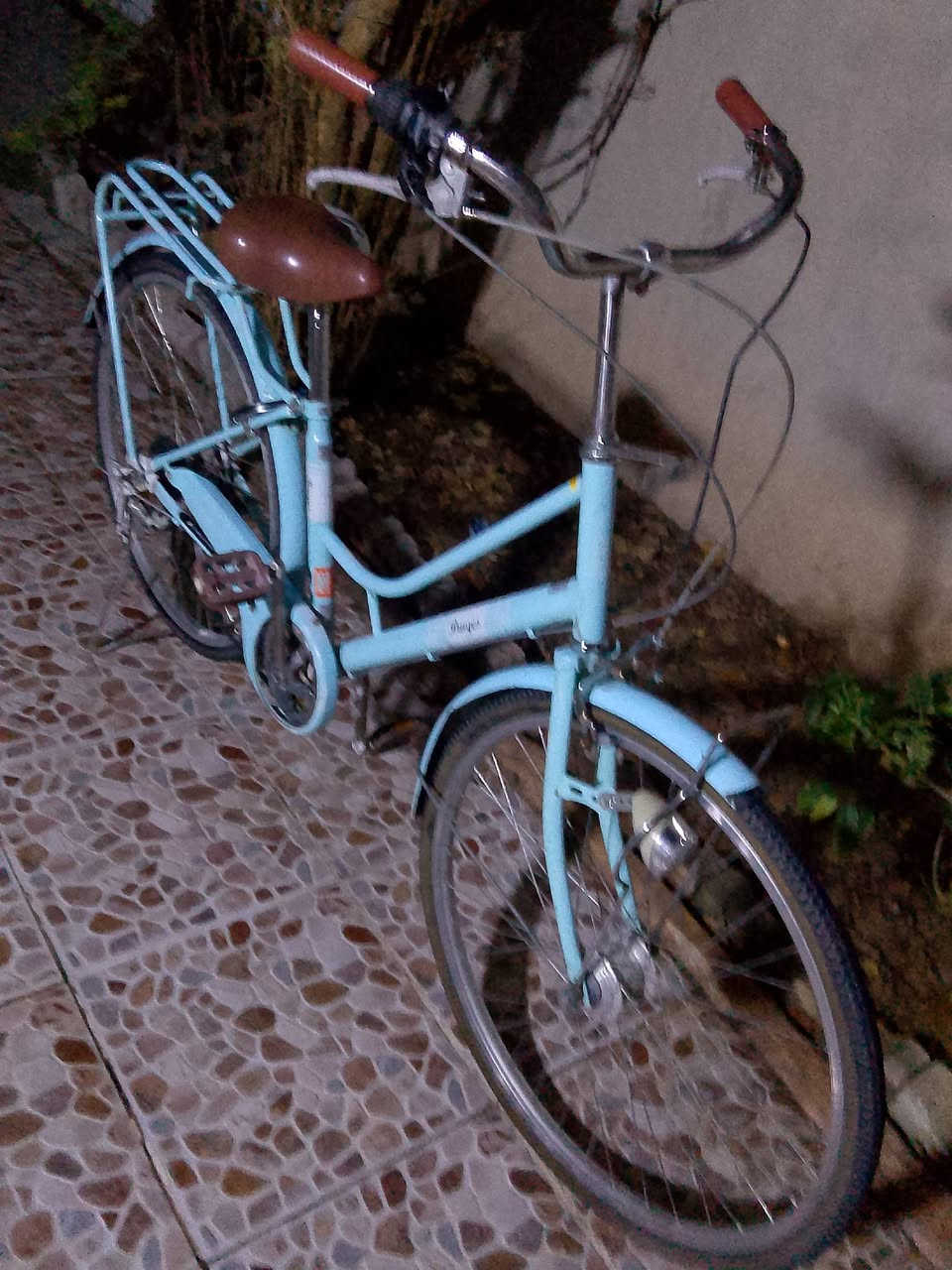 السلام عليكم للبيع بايسكل حجم 26 كير حساس شغال بل شرط شركة Up مكاني كركوك الأسرة  والمفقودين قرب مول نزار السعر 75 بي مجال بسيط رقم ***********
