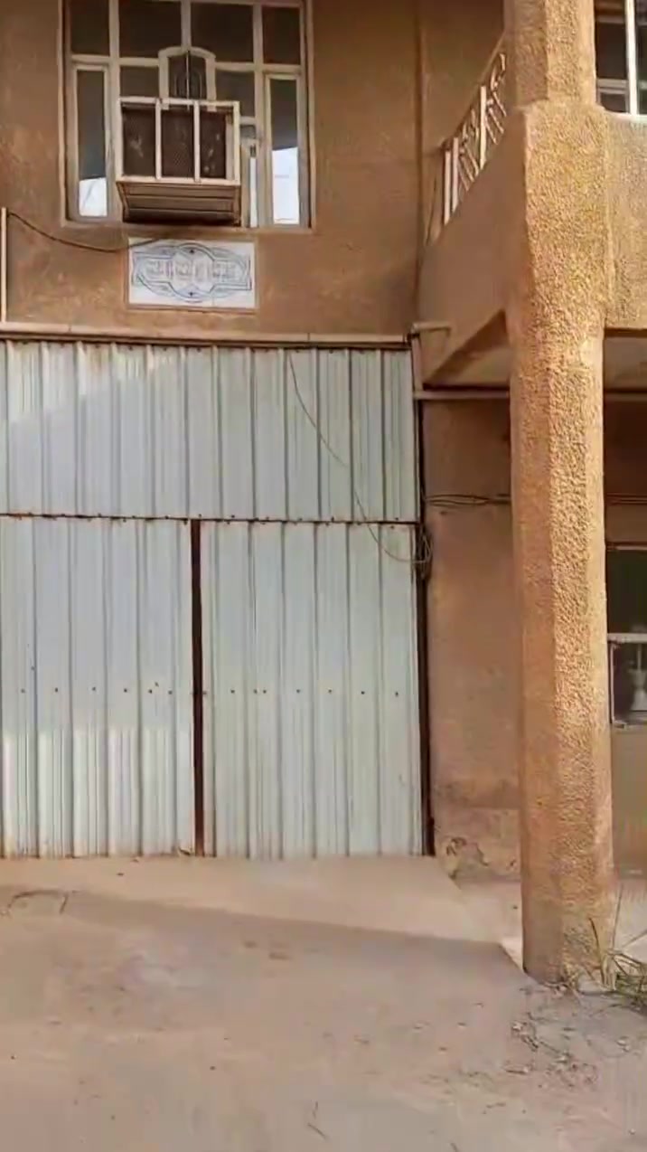 دار للبيع طابو صرف سكني 
زعفرانيه  حي الربيع 
المساحه 300 
واجه 15 نزال 20
بيت محدث بال 2020 
2غرف نوم بالارضي وصاله و3مطابخ حار وبارد وغرفه طعام وصحيات 
والطابق الاول 4غرف نوم وصاله مطبخ وصحيات
وحديقه وكراج 
للاستفسار الاتصال بصاحب الدار 
***********
