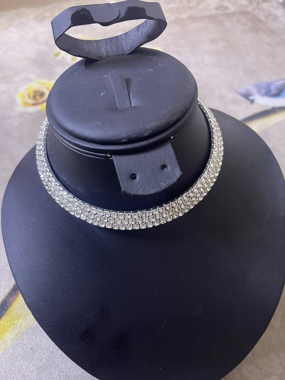 عندي غراض اشتريتهن واريد أبيعها بسبب ظرف 
الي يحب يشتريهن
يراسل الصفحة او واتساب
***********

وبيها تساهيل
