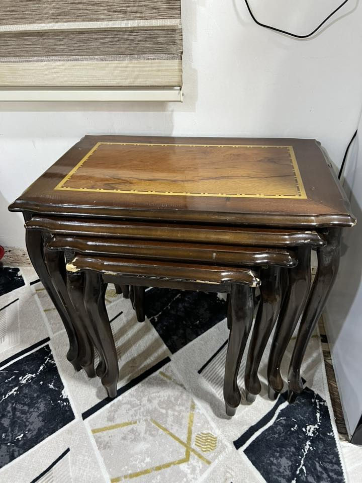 السلام عليكم اغراض منزليه للبيع ميز طعام 50الف طخم طبلات 25الف وزوليه60الف عنواني كركوك/حي النور / قرب اعدادية الخنساء رقم الهاتف ***********
