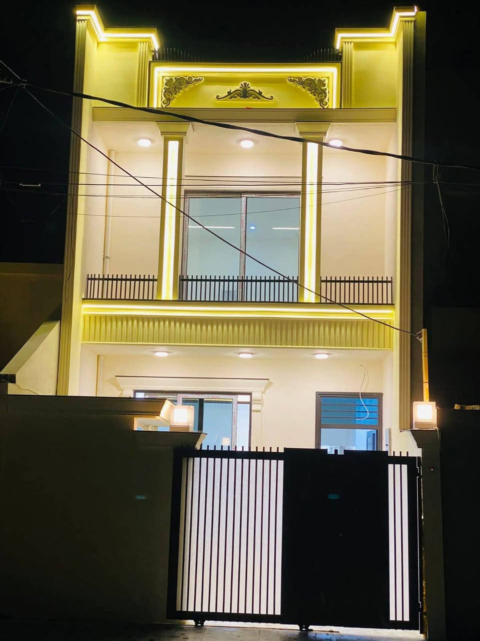 #دار للبيع طابو صرف المساحة 100م واجهة 5م 
العنوان كركوك ال55 قرب سايدين جامع الراشدين  موقع مميز جدا بداية منطقه
 طابق ونص  يحتوي على كراج سيارة و غرفة  نوم  مطبخ وهول واستقبال وصحيات درج داخلي   طابق ثاني غرفة نوم وبيتونة مع سطح خلفي 
#السعر 97مليون  وبي مجال 
اتصل بنا ***********☎️
او مراجعة مكتب صباح كركوك للعقارات 
حي الاسرئ قرب جامع المعراج
