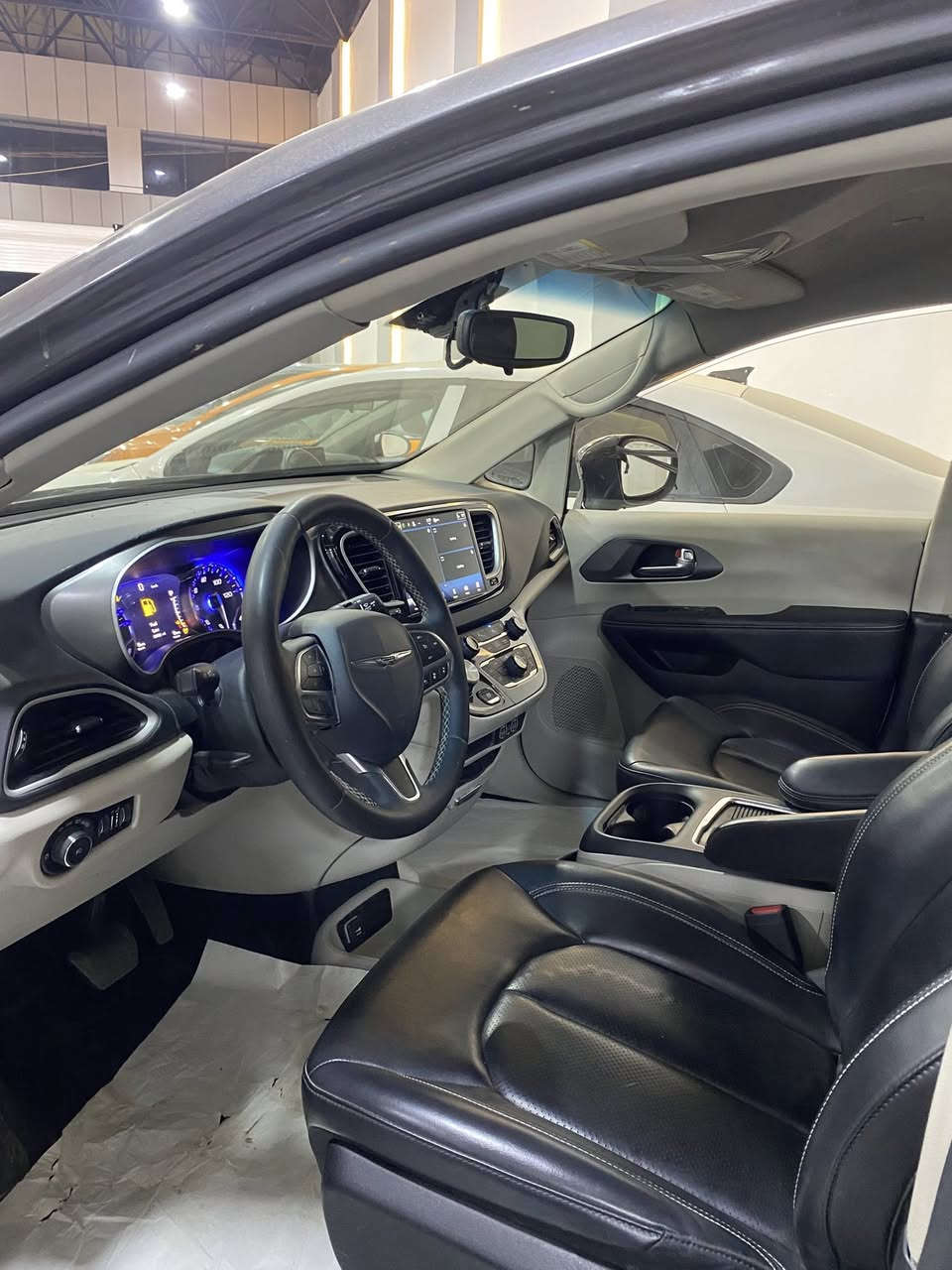 كرايسلر باسفيكا 2023 CHRYSLER PACIFICA
السعر ب148$ 🔥فحص موقت كاتي  ✅ 

السيارة على حادثها ممصلحة تشتغل وتمشي بجم كبس ✅

موديل 2023 ✅

ساره مو صبغ عام ابيع صبغ عام 

ماشية 39000 الف فقط ✅

#مواصفات تورنك L فول تجي عدا الفتحة :

1- بصمة تشغيل وابواب بصمة 5

2- هاند بريك بصمة كهربائي

3- محرك 6 سلندر 3600 وبانزين ان

4- هيترات بالكشنات

5- رادر امامي وجانبي 

6- بيبان كهرباء ( تحكم ريمونت ) وبصمة أبواب 

7- صندوق كهرباء شفط بصمة 

8- رادار امامي خلفي بريك ذاتي توقف مانع تصادم

9- كشنات جلد VIP منفصل 7 راكب

10- مانع انزلاق 

 11- كشن خزن ميموري حركات 2

12- لايت لد الشكل الجديد 

13- تنبيه الخروج عن المسار 

14- تبريد مركزي ثلاثة قطع منفصل

15- تدفئه كراسي وستيرن تدفئة

16- تحكم استيرن فول 

17- اشاير بالمري وهيترات بالمري

18- تشغيل عن بعد 

19- كير ماوس 

20- مثبت سرعة 

سعر مناسب 🔥 148$ بيها مجال  ✅ ✅ 

تترقم شيمالي فقط

مكاني دهوك معرض أمين  للاستفسار اتصل 
*********** واتساب او اتصل‏‭
