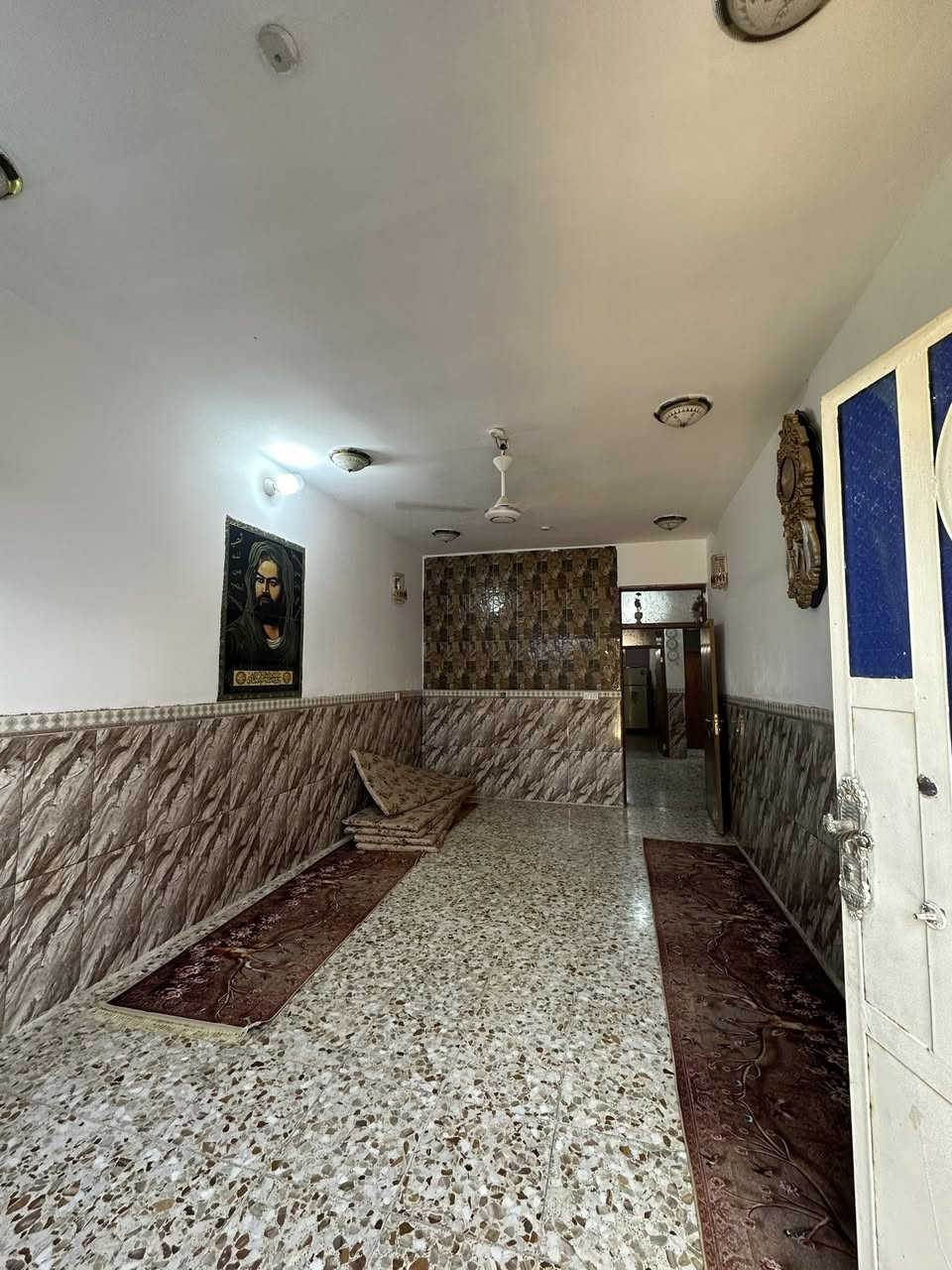 قطعة أرض مع مشتمل طابو في ( حي الحرية الأول )
بلقرب من بيت ( فواز ) ( وجه على الزراعي )

مساحة ٣٠٠ م / مشتمل ١٥٠ م - طابوق - وسقف صب
( ٢ غرف نوم ) - بيت كلة سيراميك ( بناء درجة اولى)

قطعة ١٥٠ م / وجه ٧ ونص / نزال ٢٠ -ماء - كهرباء

( شارع بعرض ١٥ م )  (( تحويل مباشر ))

(( سعر مناسب جداً ))

للاستفسار مراجعة مكتب غازي للعقار   
واسط - الزبيدية - قرب أفران المائدة  *********** 
***********
