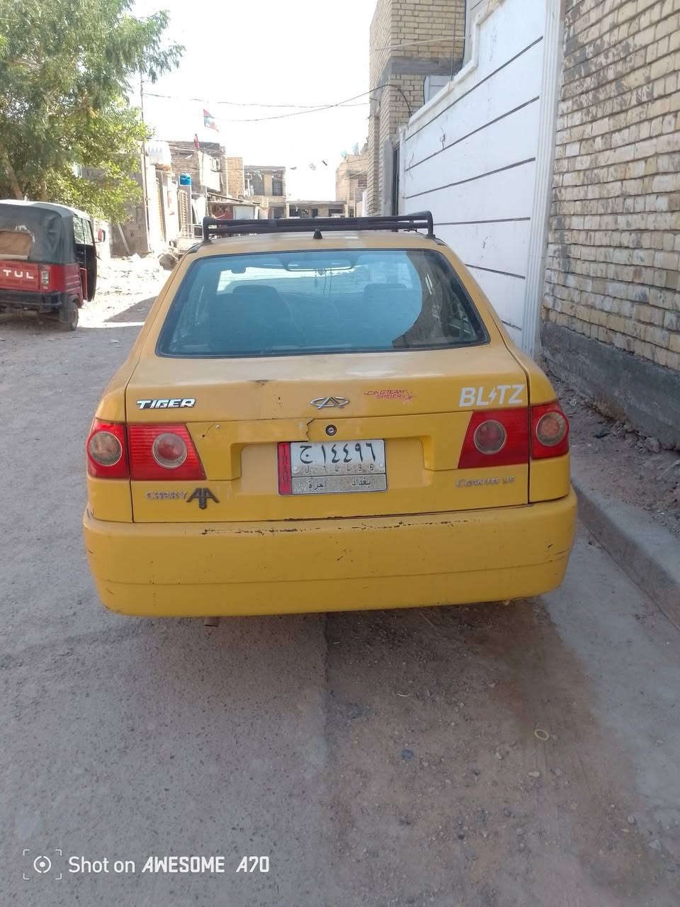 للبيع شيري موديل 2009 سياره جديده خير من تبريد ثلج تحويل ثاني يوم ..تخم تاير جديد صدر جديد مكفوله من الصبغ والضربه   كهربائيات لايت زنون تستلمه مصفره هئيه وغرامات السعر 25 وبيه مجال للشراي مكاني الشعب الاتصال ***********
