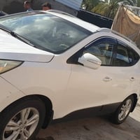 توسان للبيع مديل12السياره خليجي مكفوله من كلشي بس البنيد من كدام والجا...