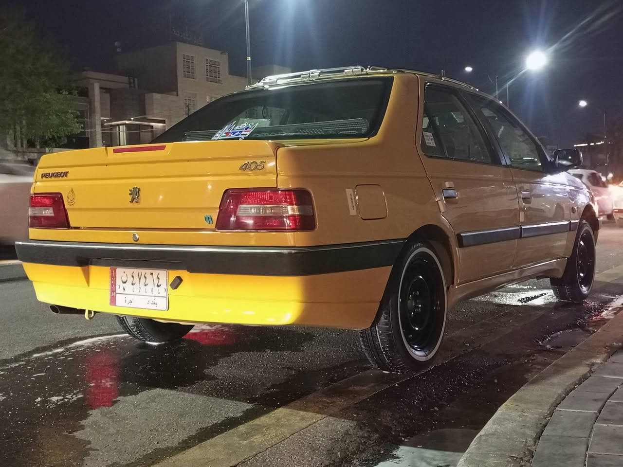 السلام عليكم لميس 16السيارة جديده بيها صبغ شبر بين الباب الامامي والخلفي من جوى  التريشه       السعر المطلوب ب55وبيها مجال مكان السيارة بغداد الكريعات رقم الهاتف ***********
